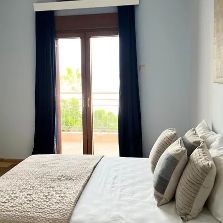 4br Newly Renovated Retreat Tranquil Coastal Haven Διαμέρισμα *