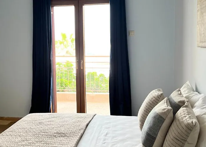 4Br Newly Renovated Retreat Tranquil Coastal Haven Apartment *